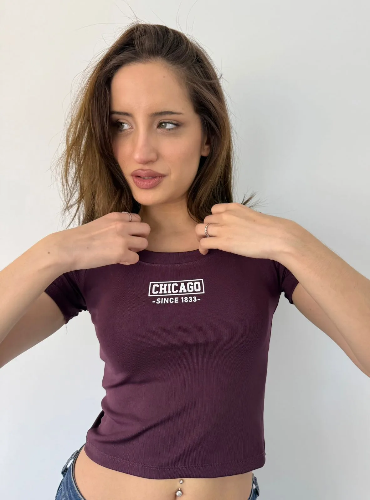 Remera Cropp Universitaria Chicago