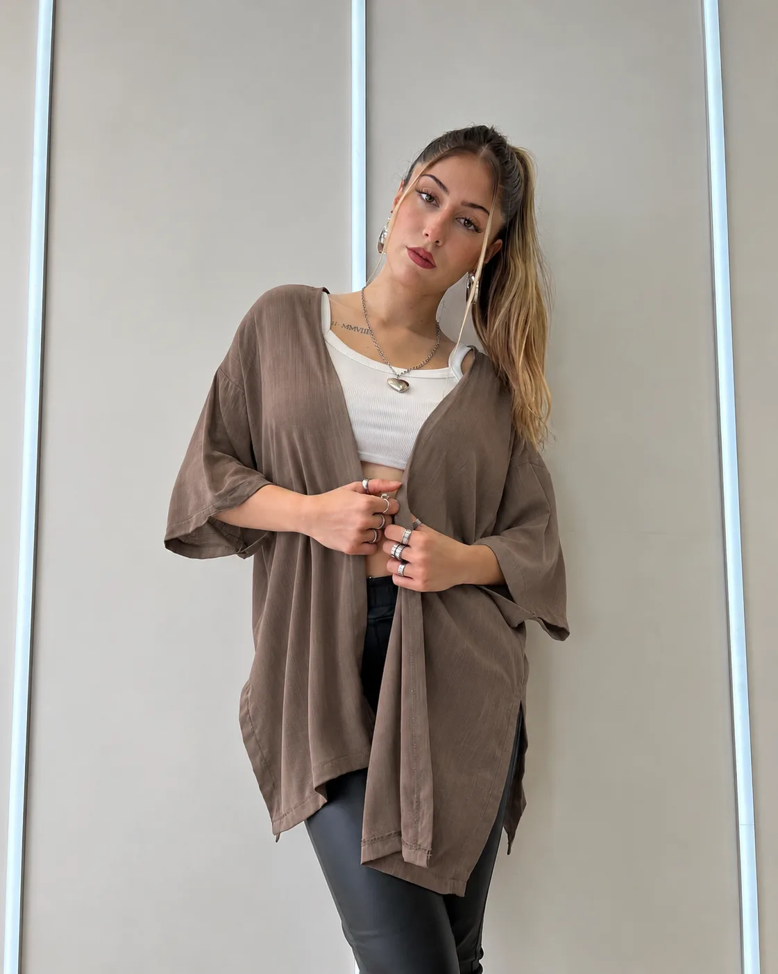 Alternative view of KIMONO CON TAJO